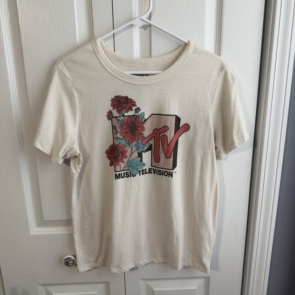 MTV Floral Graphic Short Sleeve Tee Women's Size Medium Travel Boho Casual